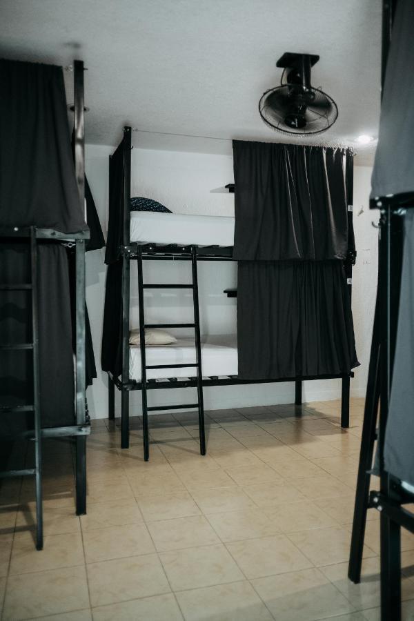 Hostel Oryx Valladolid Вальядолид Экстерьер фото